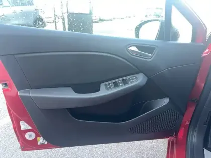 Photo 77 Renault Clio  E-Tech full hybrid 145