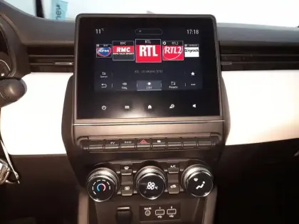 Photo 11 Renault Clio  E-Tech full hybrid 145