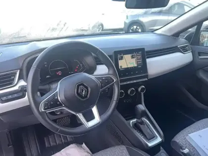 Photo 76 Renault Clio  E-Tech full hybrid 145