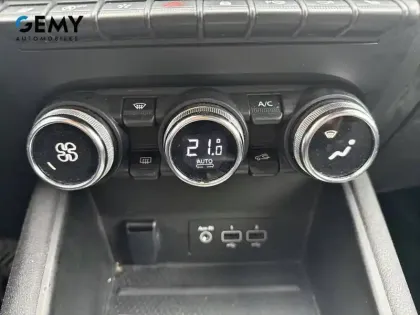 Photo 53 Renault Captur  mild hybrid 160 EDC