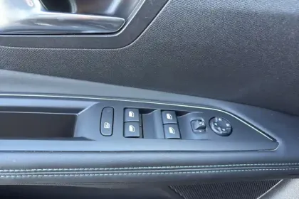 Photo 26 Peugeot 3008  Hybrid 225 e-EAT8