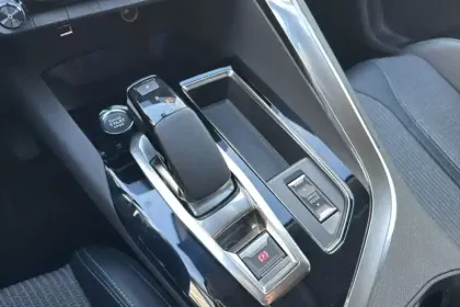 Photo 24 Peugeot 3008  Hybrid 225 e-EAT8