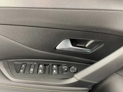 Photo 31 Peugeot 308  Hybrid 136 e-DCS6