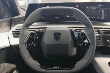 Photo 80 Peugeot 5008  Hybrid 145 e-DCS6