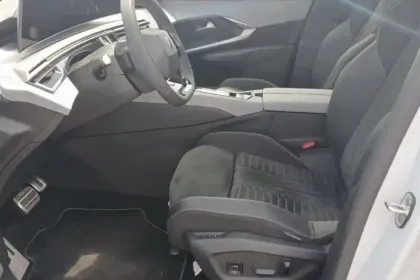 Photo 73 Peugeot 5008  Hybrid 145 e-DCS6