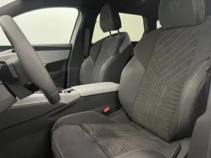 Photo 13 Peugeot 5008  Hybrid 145 e-DCS6