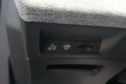 Photo 85 Peugeot 5008  Hybrid 145 e-DCS6