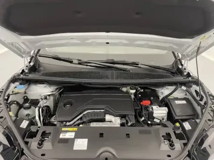 Photo 20 Peugeot 5008  Hybrid 145 e-DCS6