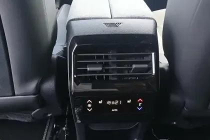 Photo 83 Peugeot 5008  Hybrid 145 e-DCS6