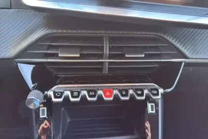 Photo 22 Peugeot 2008  PureTech 100 S&S BVM6