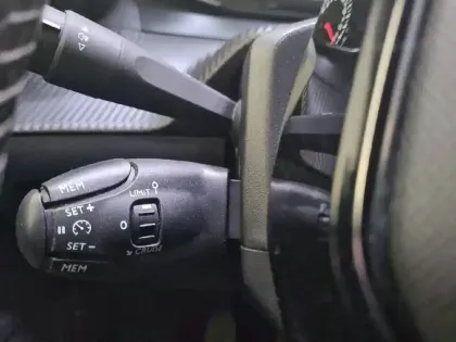 Photo 27 Peugeot 2008 Gén. II Ph1 NG Allure 5