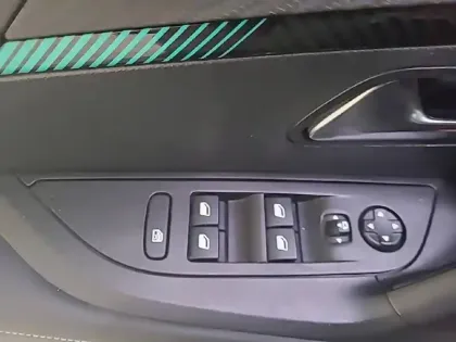 Photo 31 Peugeot 2008 Gén. II Ph1 NG Allure 5