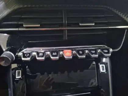 Photo 26 Peugeot 2008 Gén. II Ph1 NG Allure 5