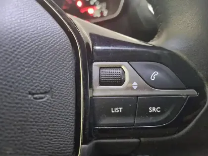 Photo 29 Peugeot 2008 Gén. II Ph1 NG Allure 5