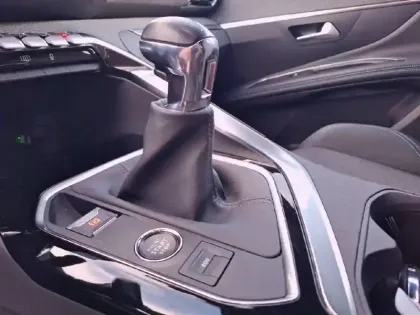 Photo 13 Peugeot 3008  PureTech 130ch S&S BVM6