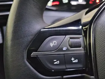 Photo 27 Peugeot 2008  BlueHDi 110 S&S BVM6