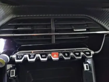 Photo 24 Peugeot 2008  BlueHDi 110 S&S BVM6