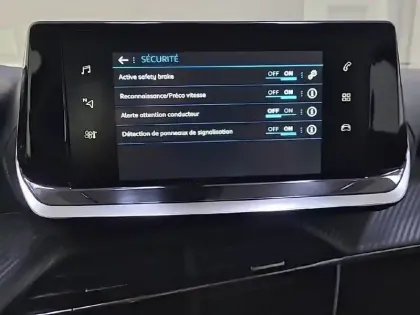 Photo 21 Peugeot 2008  BlueHDi 110 S&S BVM6