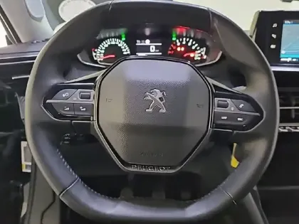 Photo 8 Peugeot 2008  BlueHDi 110 S&S BVM6