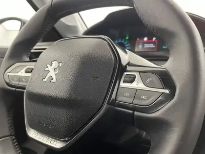 Photo 28 Peugeot 208  Electrique 50 kWh 136ch