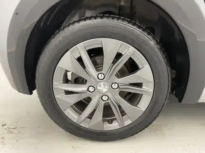 Photo 18 Peugeot 208  Electrique 50 kWh 136ch