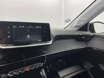 Photo 27 Peugeot 208  Electrique 50 kWh 136ch