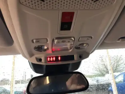 Photo 18 Peugeot 208  Hybrid 110 e-DCS6