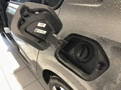 Photo 19 Peugeot 208  Hybrid 110 e-DCS6