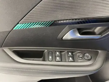 Photo 31 Peugeot 208  PureTech 100 S&S BVM6