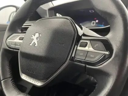 Photo 28 Peugeot 208  PureTech 100 S&S BVM6