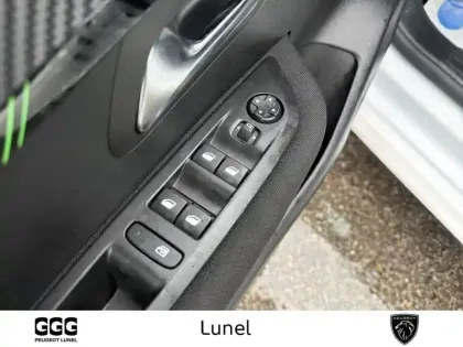 Photo 51 Peugeot 208  PureTech 100 S&S BVM6