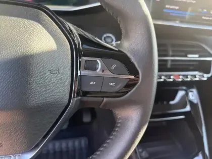 Photo 19 Peugeot 208  PureTech 100 S&S BVM6 Active Pack