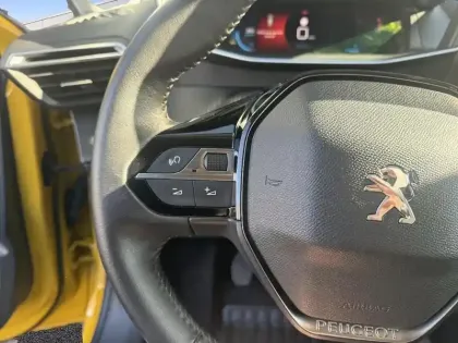 Photo 18 Peugeot 208  PureTech 100 S&S BVM6 Active Pack