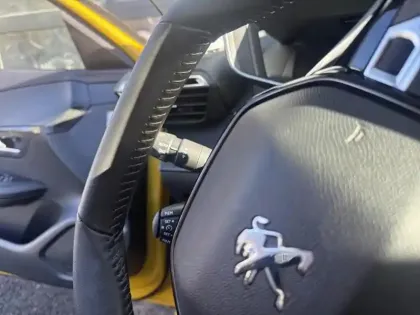 Photo 16 Peugeot 208  PureTech 100 S&S BVM6 Active Pack