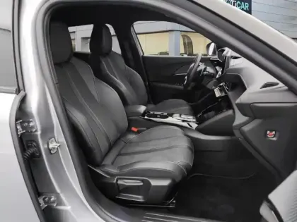 Photo 8 Peugeot 2008  PureTech 130 S&S EAT8 GT