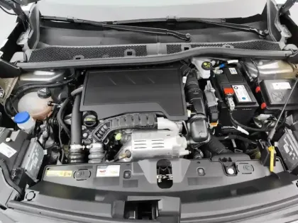 Photo 6 Peugeot 2008  PureTech 130 S&S EAT8 GT