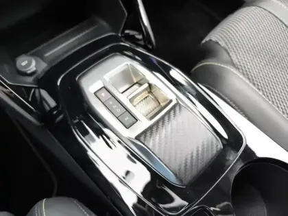 Photo 23 Peugeot 2008  PureTech 130 S&S EAT8 GT