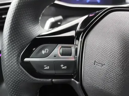 Photo 18 Peugeot 2008  PureTech 130 S&S EAT8 GT