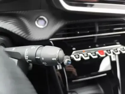 Photo 17 Peugeot 2008  PureTech 130 S&S EAT8 GT