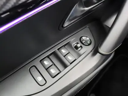 Photo 19 Peugeot 2008  PureTech 130 S&S EAT8 GT