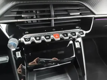 Photo 12 Peugeot 2008 Gén. II Ph2 GT 5