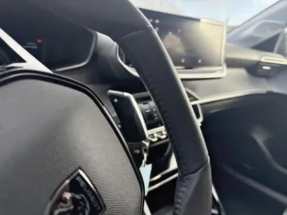 Photo 17 Peugeot 208  Hybrid 110 ch e-DCS6 Allure