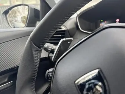 Photo 16 Peugeot 208  Hybrid 110 ch e-DCS6 Allure