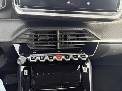 Photo 12 Peugeot 208  Hybrid 110 ch e-DCS6 Allure