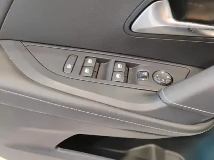 Photo 19 Peugeot 2008 Gén. II Ph2 GT 5