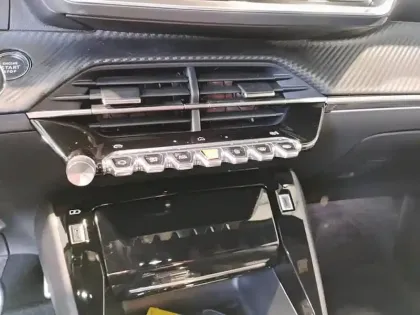 Photo 12 Peugeot 2008 Gén. II Ph2 GT 5