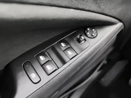 Photo 19 Opel Crossland  1.2 Turbo 110 ch BVM6 Elegance