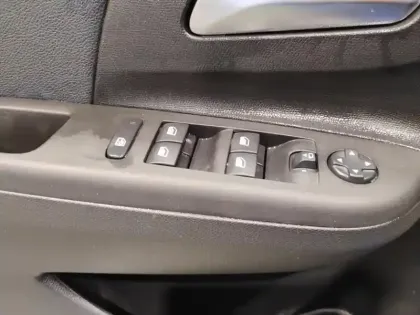 Photo 19 Opel Corsa  1.2 Turbo 100 ch BVM6 GS