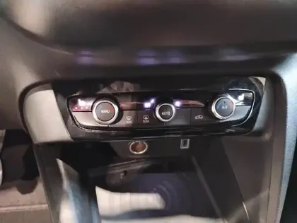 Photo 12 Opel Corsa  1.2 Turbo 100 ch BVM6 GS