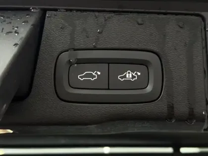 Photo 13 Volvo Xc60 Gén. II Ph2 NG Ultimate Style Dark 5